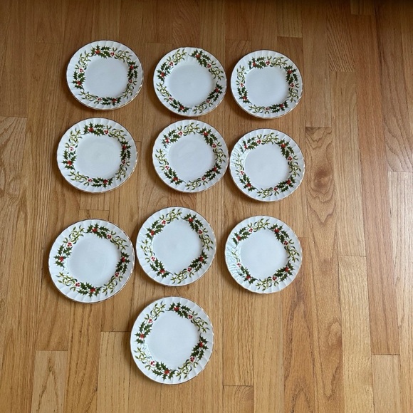 Royal Kendal Bone China Red Holly & Mistletoe small plates - Picture 1 of 2